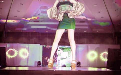 ģ��Ӣ���Ĕz��ͬ����ͨ��