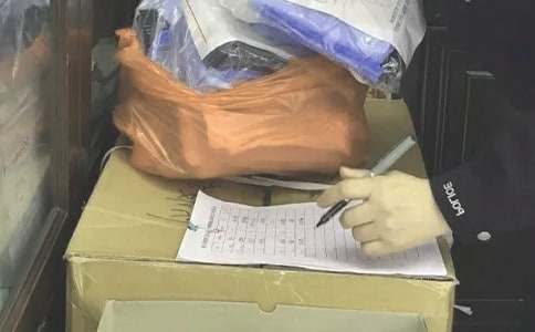 �}�ܵ������